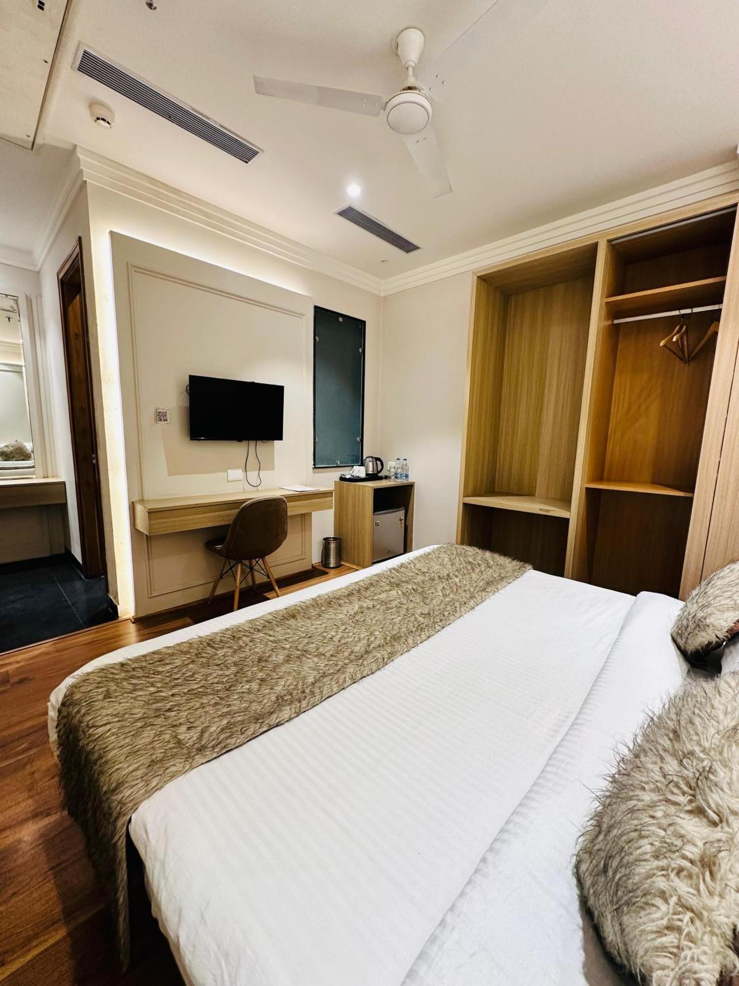 Hotel Euphoria Green Amritsar Exterior photo